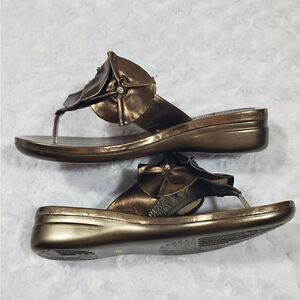 Renzoni size 7.5 (38) metallic floral sandals